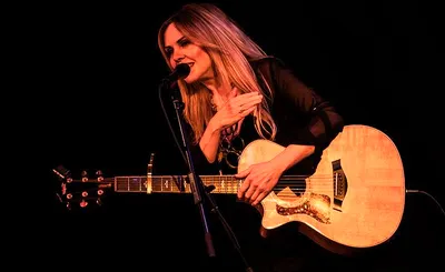Mary Fahl